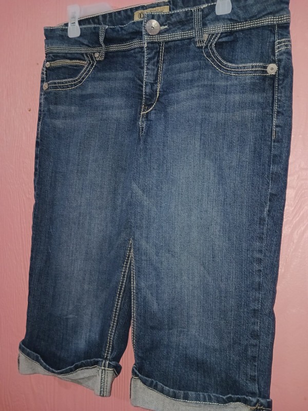 Democracy Womens 14 Med Wash Stretch Capri Jeans Embroidered Hem Cropped Denim