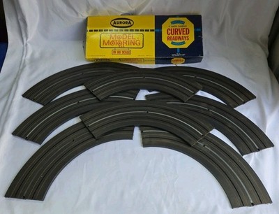 8 Aurora Model Motoring 9'' Radius Curved Roadways Track No. 1519