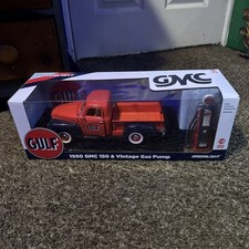 Greenlight Models 1/18 Scale 12984 - 1950 GMC & Gulf Gas Pump - Red/Black