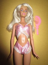 B-511)SÜSSE BLONDE VINTAGE BARBIE MATTEL OHRRINGE+ROSA DESSOUS+HOHE ROSA STIEFEL