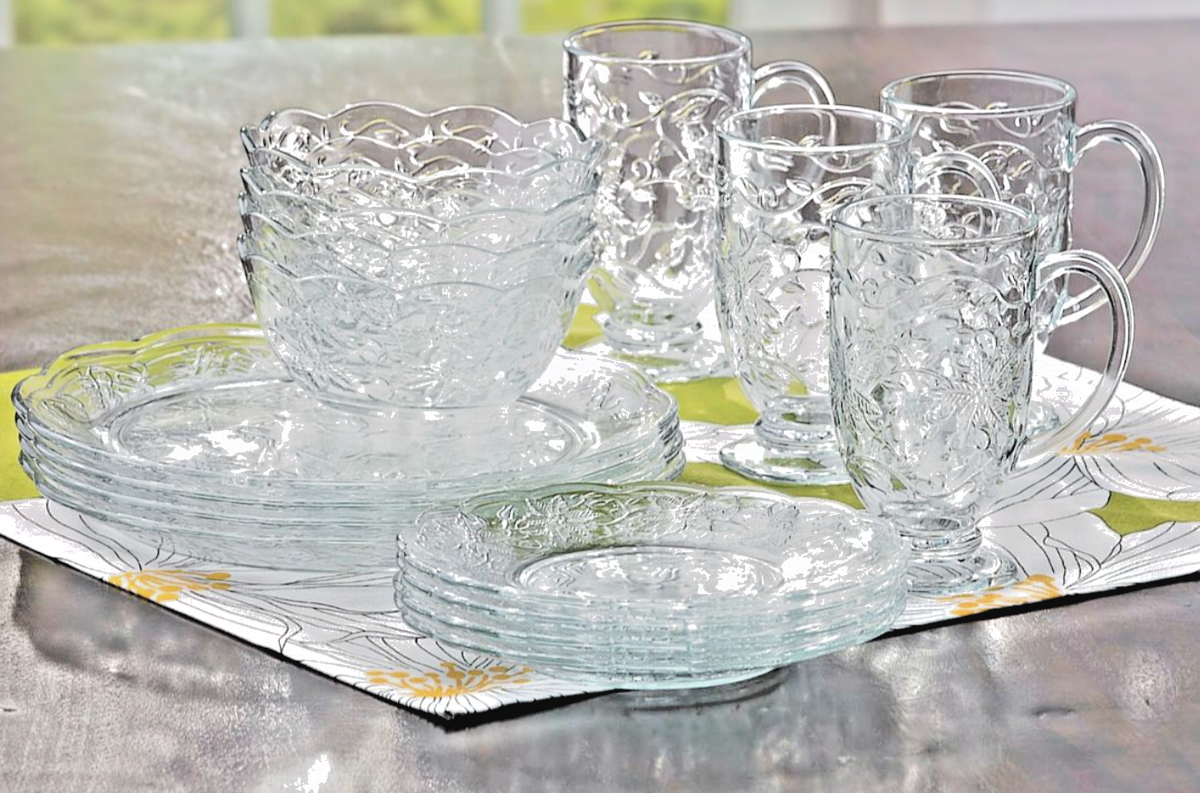 Princess House Fantasia 16 Crystal Scalloped 16-Piece Starter SET