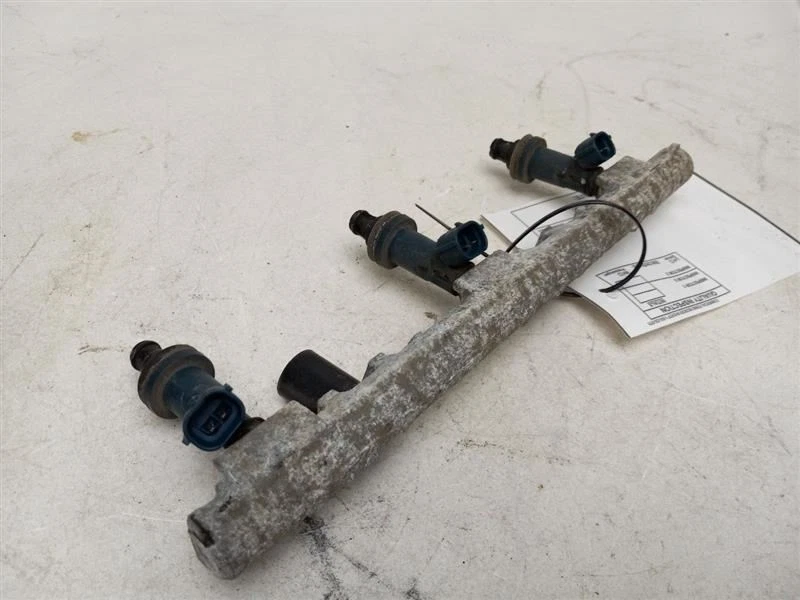 Toyota Avalon 1998-2004 riel de combustible lado derecho Foto 3 de 4