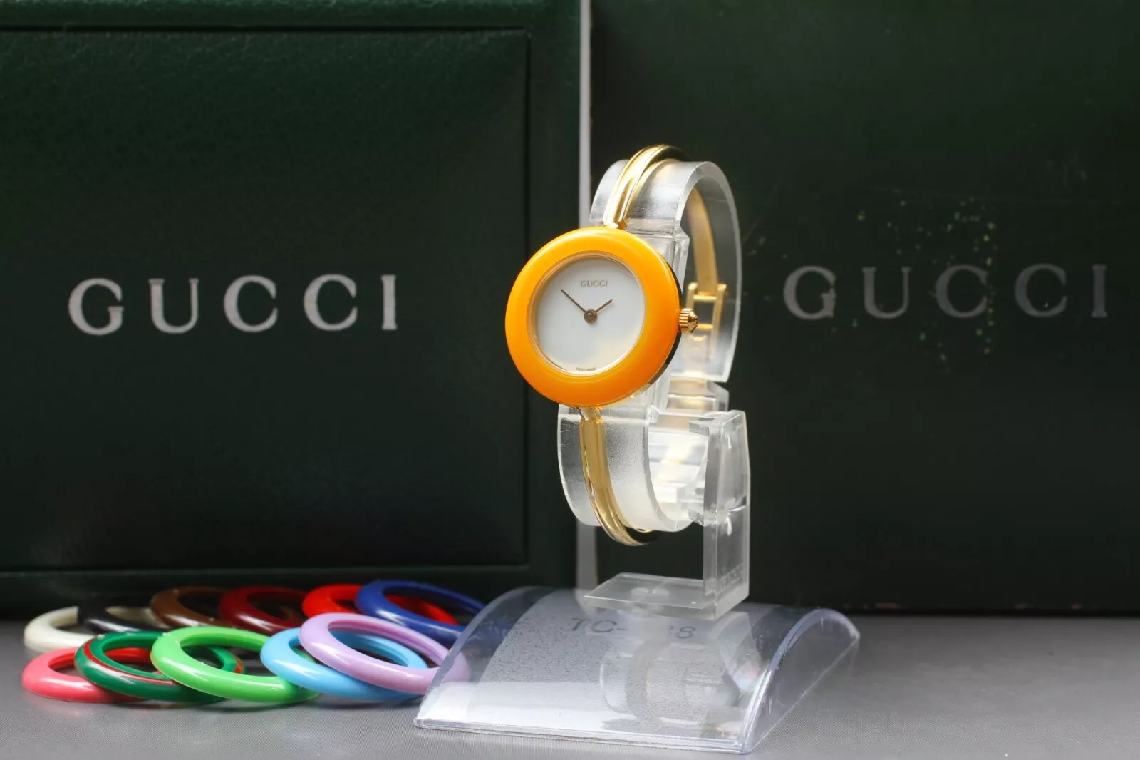 [NEUF avec boite papiers] Montre Femme Gucci Lunette Change 11/12.2 Quartz 12 Couleurs