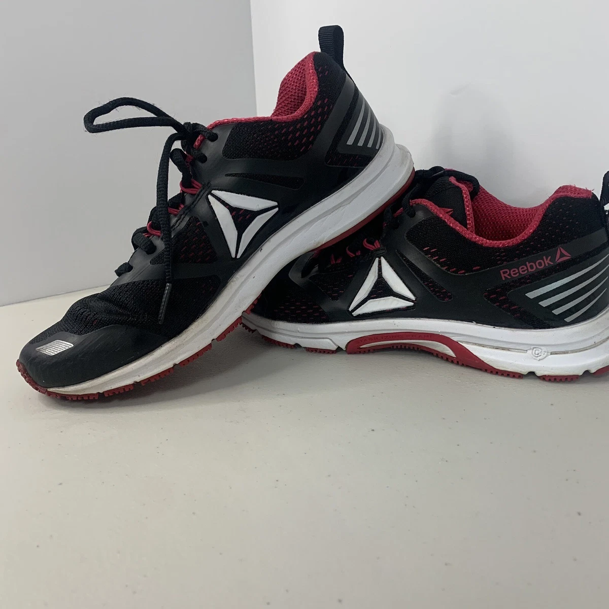 Reebok Women Ahary Runner Black White Rugged Rose Size 6 Shoe