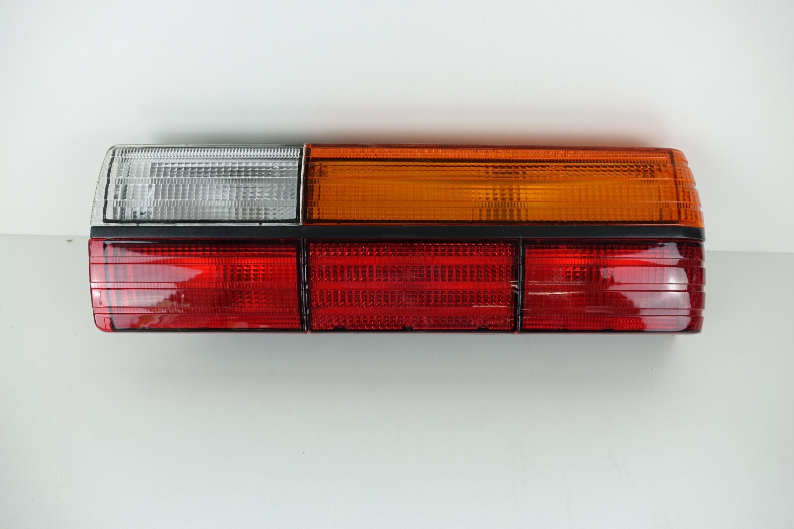 AUDI 80 Typ 82 B1 HELLA Lichtgehäuse Rückleuchte 9el119648-021  