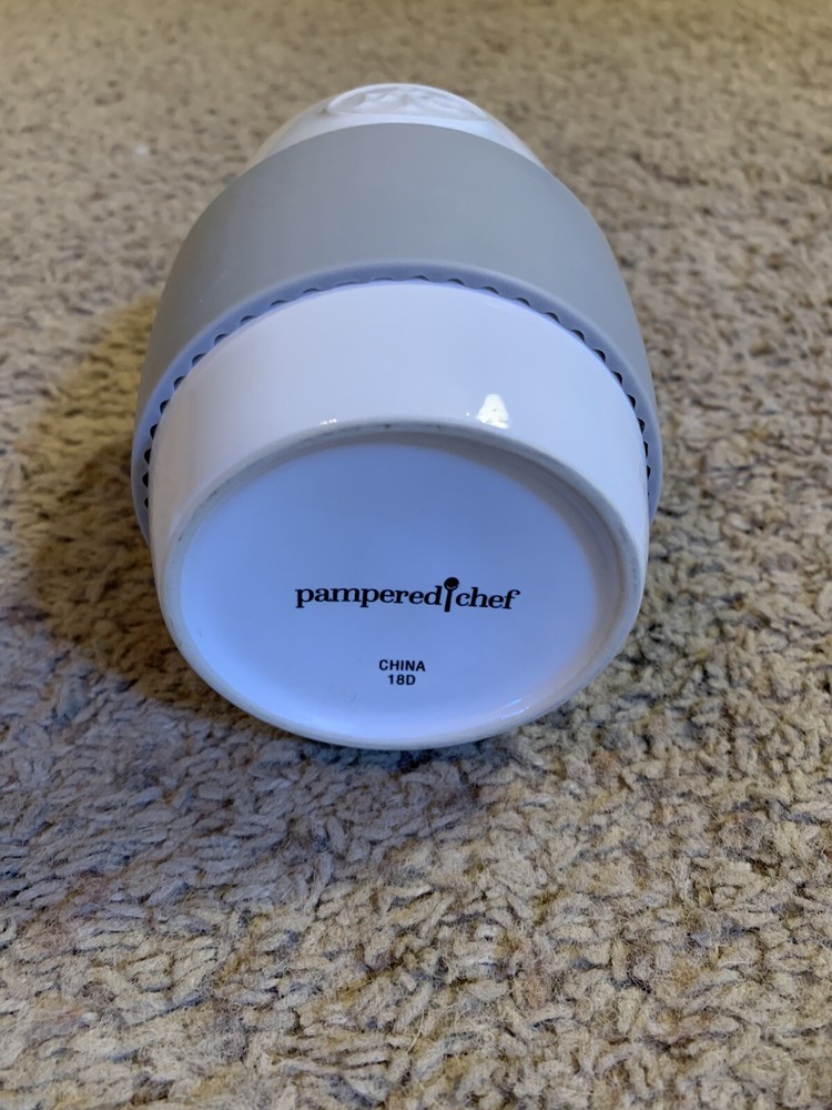 Pampered Chef Ceramic Microwave Egg Cooker, Oatmeal, Cake Mug - No Lid