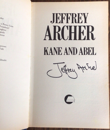 RARE JOHN LE CARRE SIGNED HARDBACK 'KANE AND ABEL' MEASURES 9X5.75 INCHES