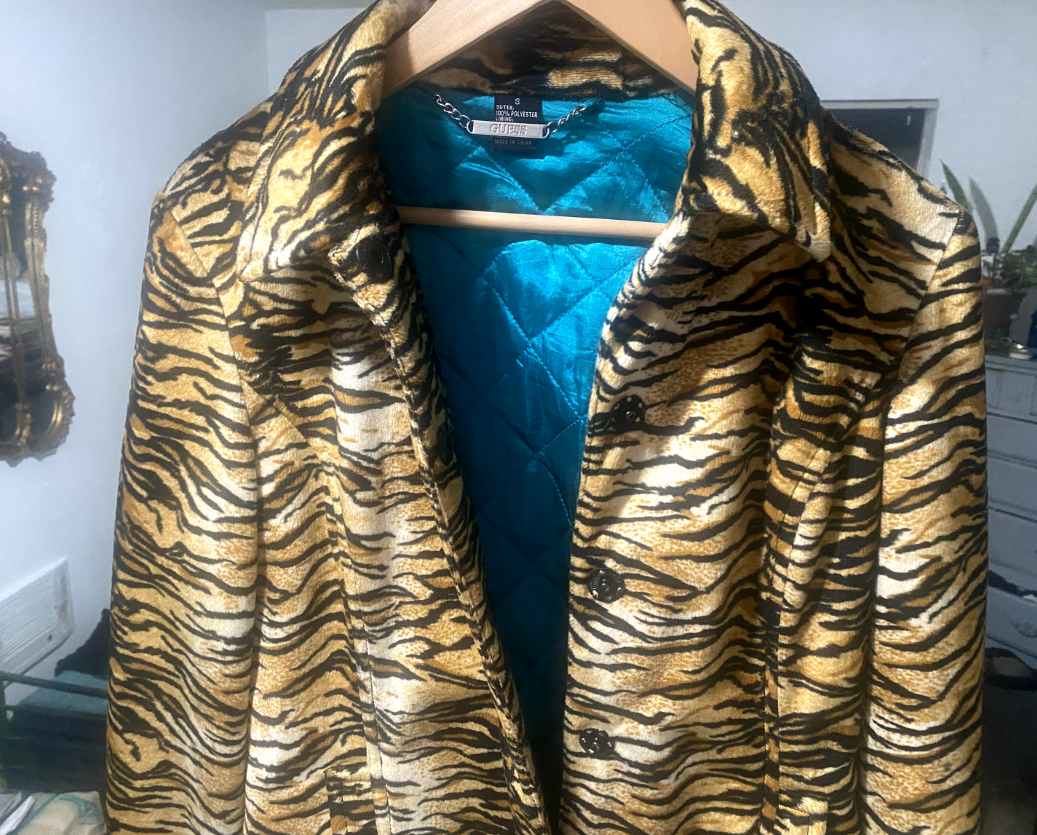 Guess Faux Fur Tiger Print Snap Coat Women’s Size Small Teal Quilted Lining Vtg