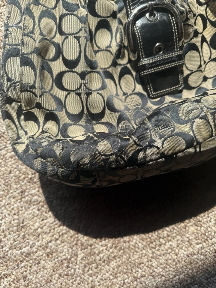 Bolso de hombro Hobo Coach Signature marrón de lona y cuero con detalles de hebilla Foto 2 de 4