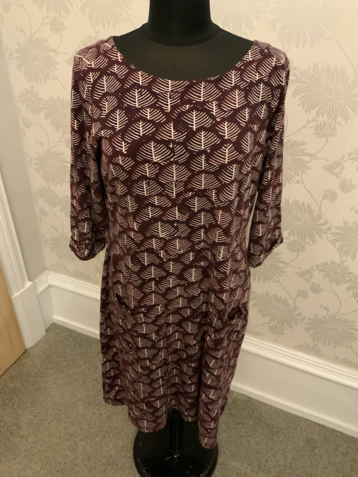 USED [EXCELLENT CONDITION],  WHITE  STUFF BURGUND… - image 1