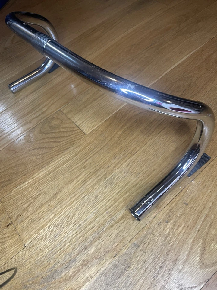 Braçadeira Nitto NJS Track Drop Guidões cromados 420mm largura 26mm - Imagem 2 de 4