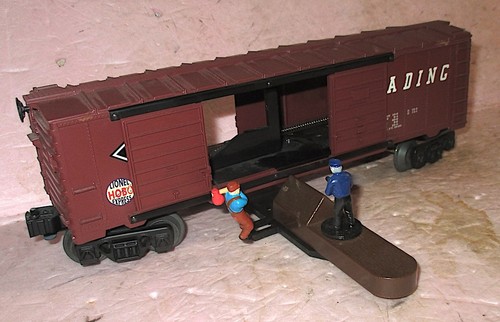 Lionel 6-36705 Operating JUMPING HOBO Reading BOXCAR Complete & Tested | Condition: New