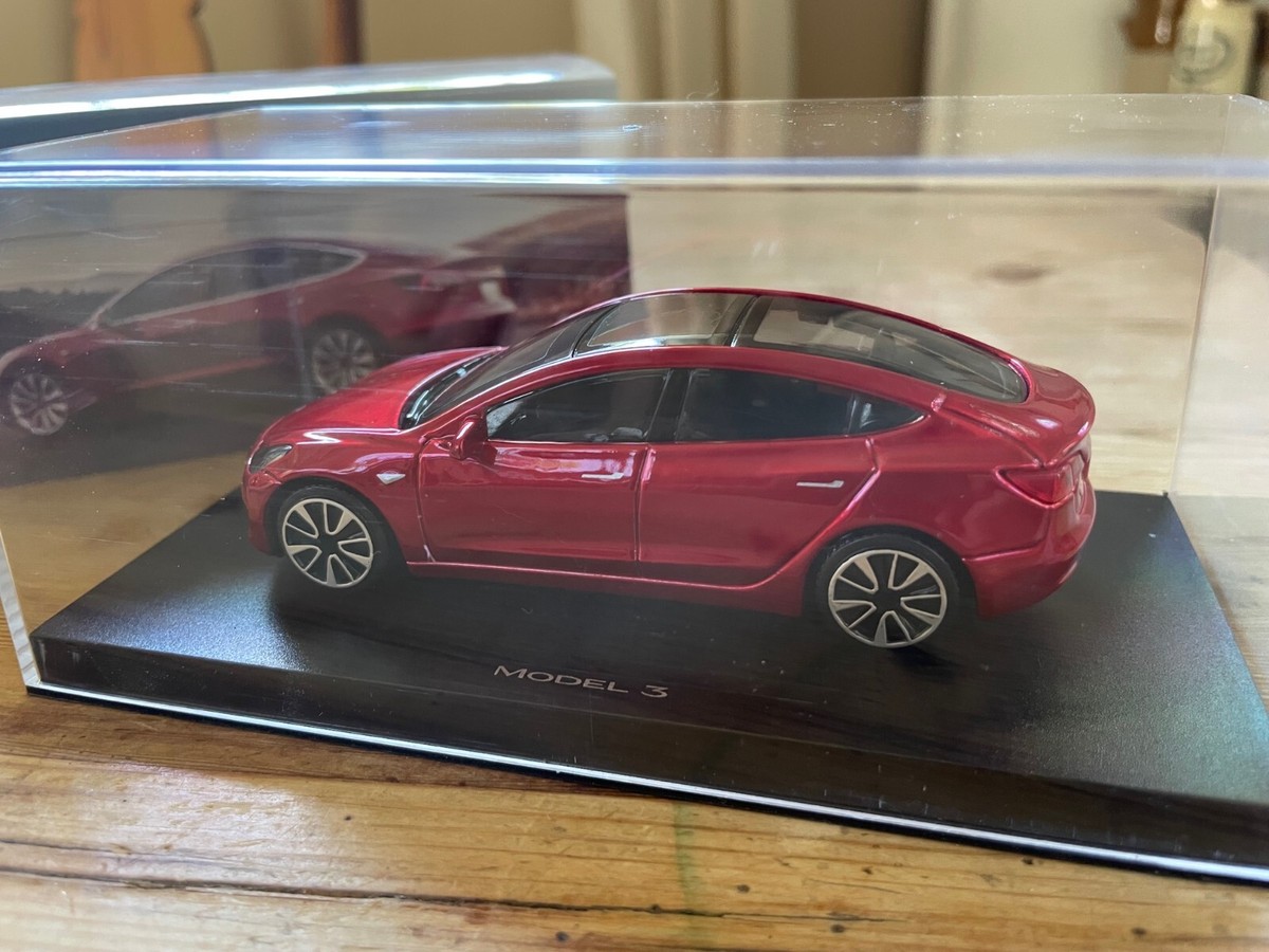 Tesla Model 3 ミニカー 1/43 レッド BURAGO GENUINE TESLA MODEL 3 RED 1:43 MULTICOAT DIECAST CAR