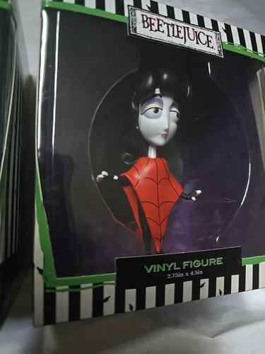 New Animated Series BEETLEJUICE & RED LYDIA VINYL FIGURE 2.75" CULTURE FLY SET - Picture 3 of 5