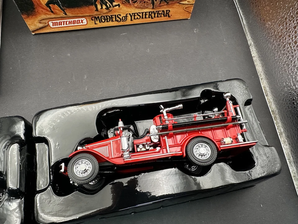 Matchbox YFE09 1932 Ford AA Open Cab Fire Engine Yesteryear Model Truck - Image 2 of 4
