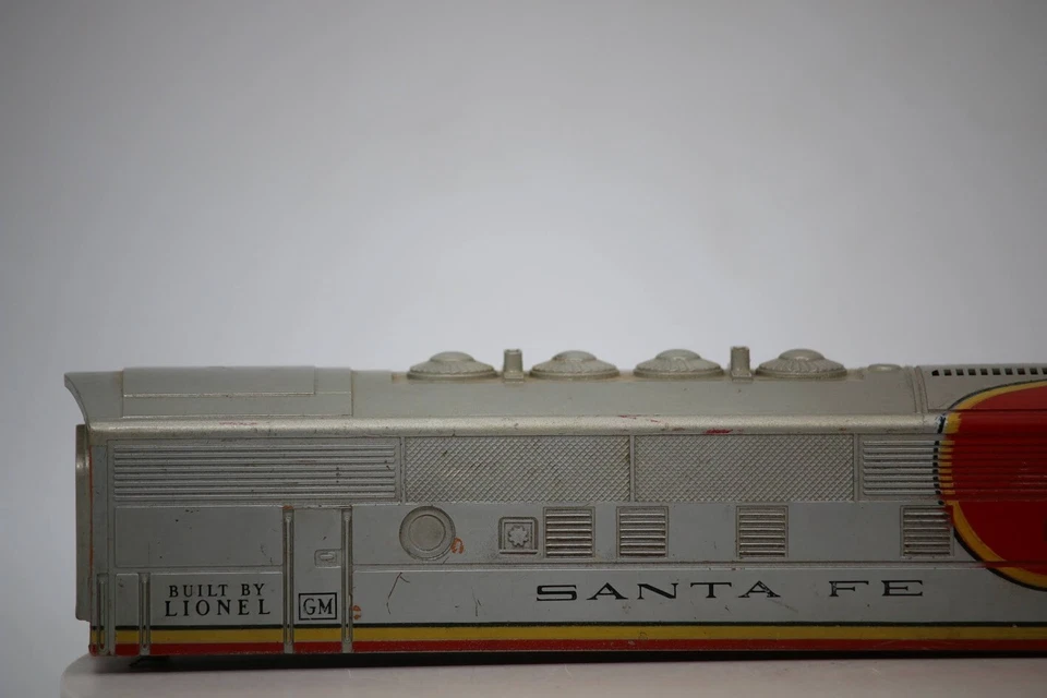 Lionel Shell Santa Fe Diesel Shell O Gauge 1:48 Scale Post War #2333 A Unit - Image 2 of 4