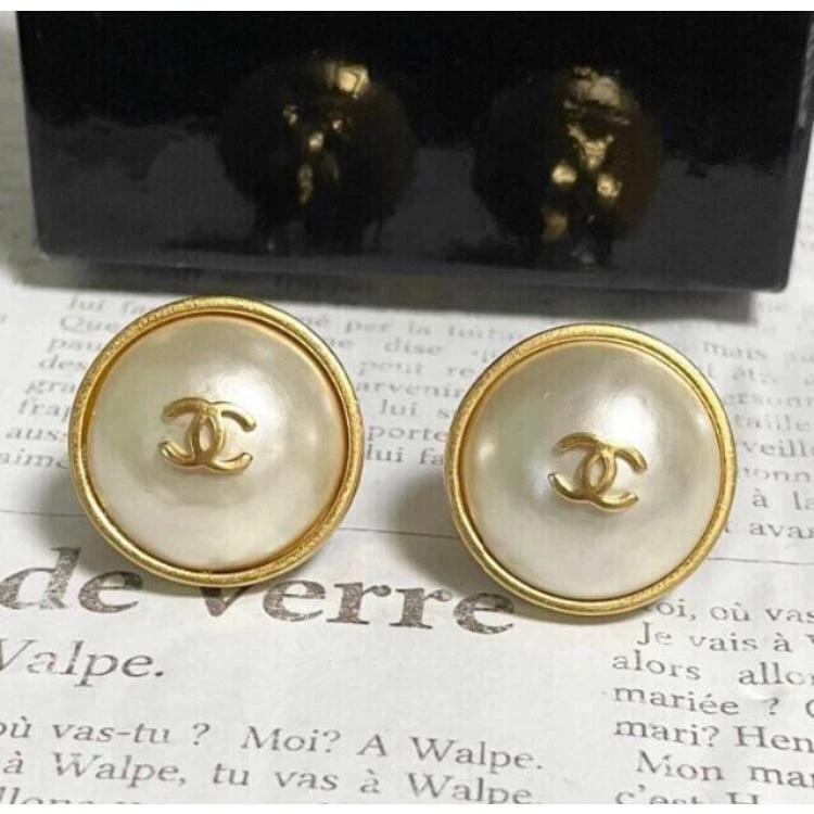 Chanel earrings gold coco mark round pearl vintage Size diameter about  2.5cm new