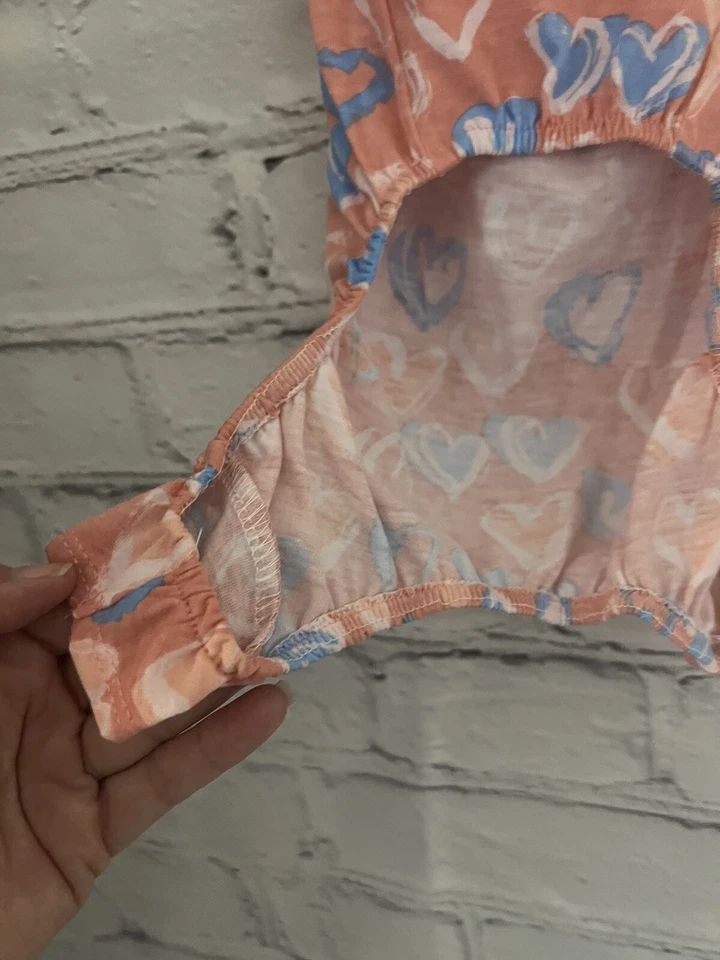 Camisa para perro sin marca rosa con corazones azules y blancos usada en excelente estado talla pequeña Foto 4 de 4