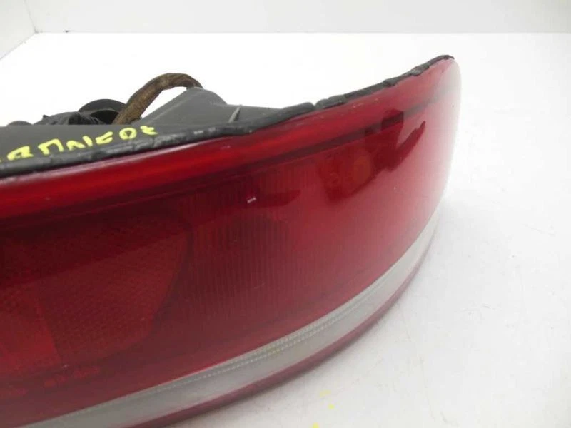 Luz trasera derecha pasajero a través de 1/92 exterior se adapta a 92 MAZDA 929 525832 Foto 2 de 3