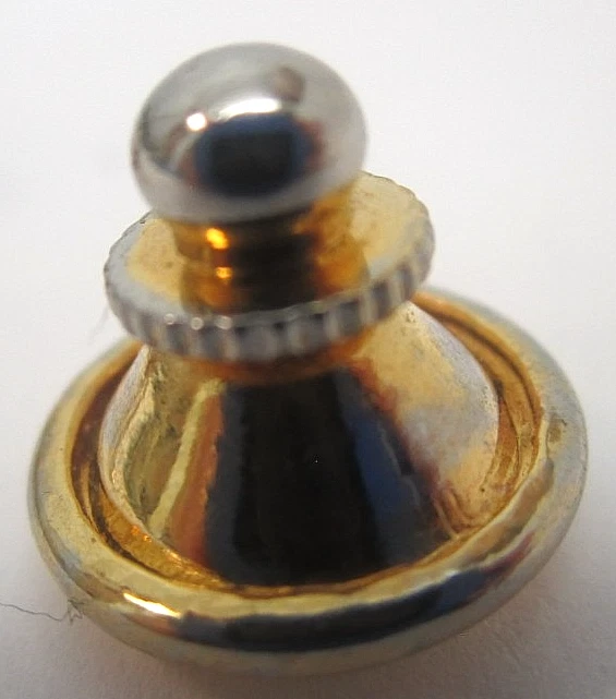 Vintage 1970 14k Yellow Gold Rolex Lapel Pin in Green Rolex Pouch - Image 4 of 4