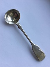 CUCCHIAIO VIOLINO ARGENTO SENAPE VITTORIANA 1862 di (.CB) CHARLES BOYTON LONDRA