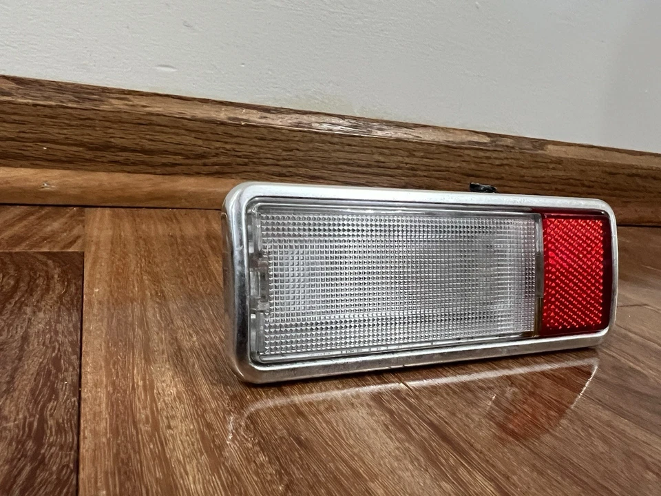 90-97 Lincoln Town Car puerta delantera derecha pasajero luz cortesía y arnés. Foto 2 de 4