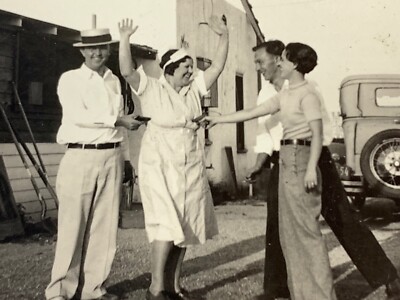 (Ag) VTG Original Found Photo Photograph Snapshot Holding Up Waitress Gunpoint
