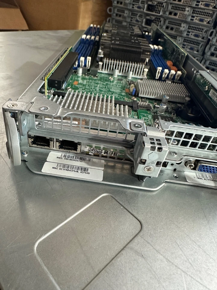 2U 4 Node 24 Bay SFF Server 8x Skylake 128 Core 512GB DDR4 HW RAID 5 6 2GB cache - Image 4 of 4