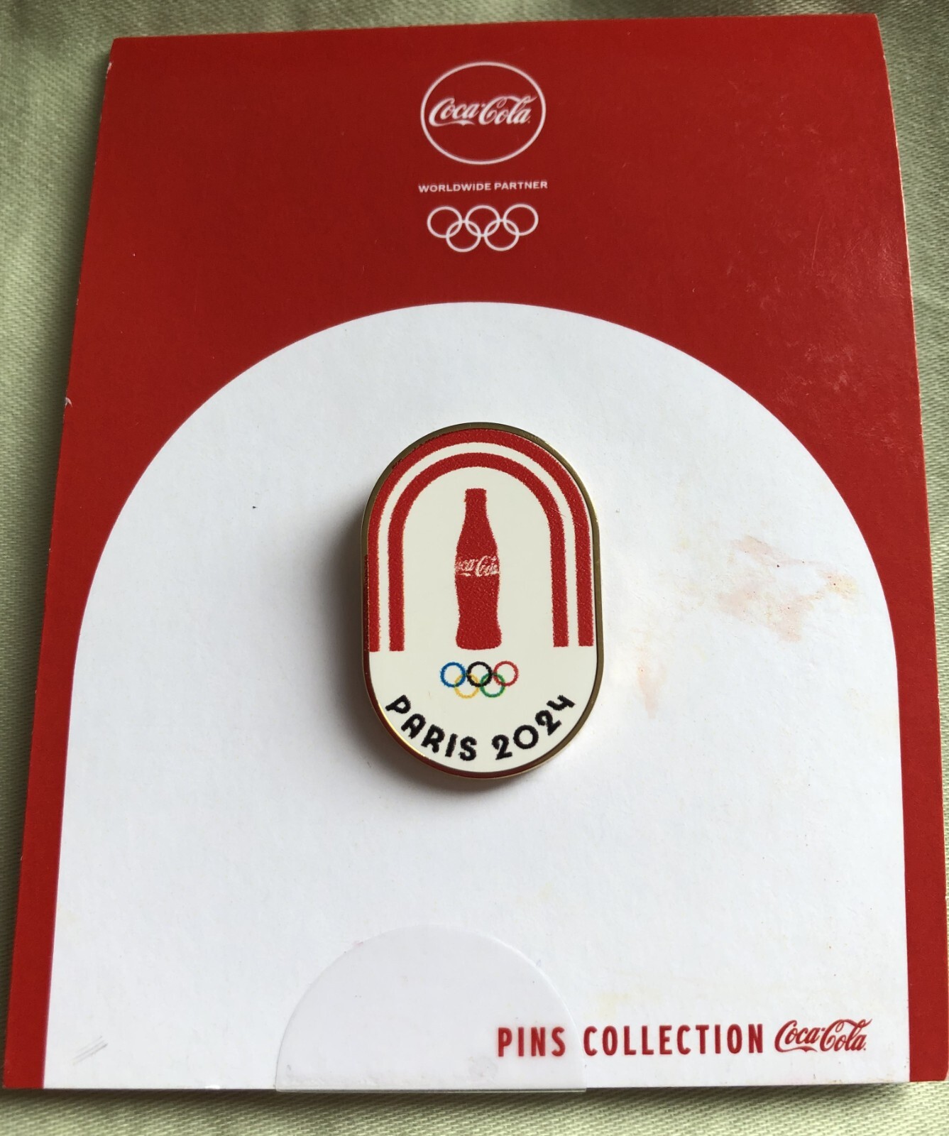 PIN JUEGOS OLÍMPICOS PARIS 2024. DADO A LOS VISITANTES EN STAND DE COCA COLA, PARQUE VALBON