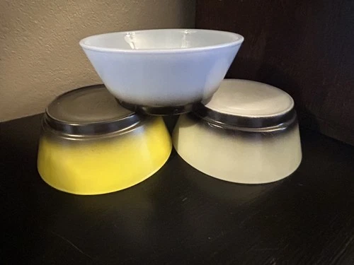 Anchor Hocking Fire King Two Tone Cereal Soup 3 Bowls