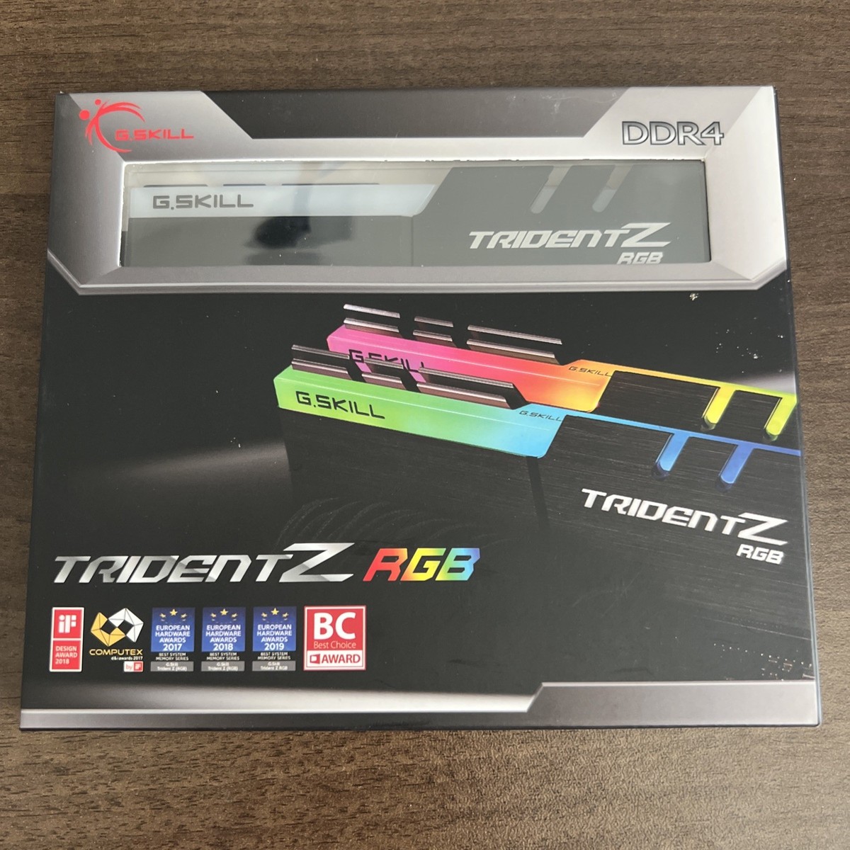 メモリー G.SKILL TRIDENT Z RGB 32GB (16GB x 2) G.SKILL TridentZ RGB Series 32GB (2 x 16GB) 288-Pin DDR4