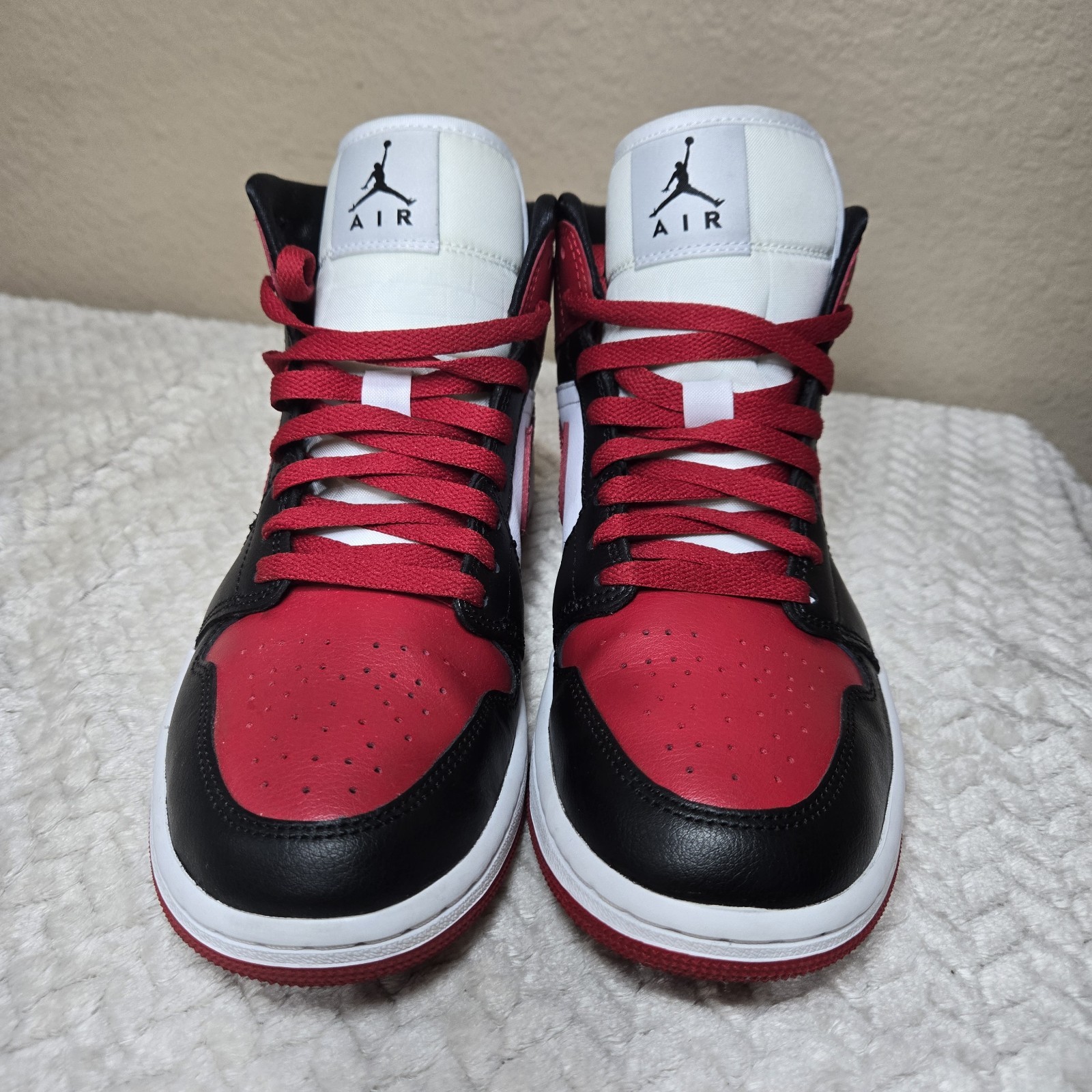 Nike Air Jordan Womens Air Jordan 1 Mid Alternate Bred Toe BQ6472-079 Size 9 thumbnail 2