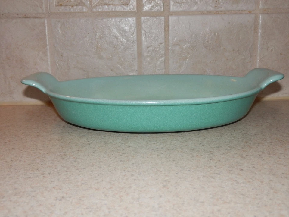  PRIZER WARE CAST IRON PORCELAIN COVERED SMALL CASSEROLE 2 TONE TURQ TAB HANDLE - Image 2 of 4