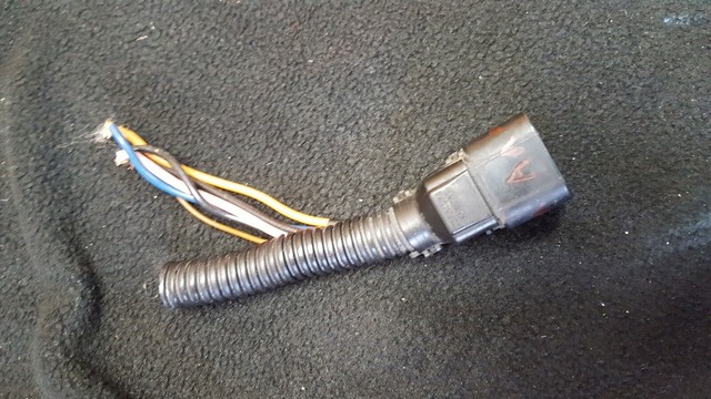 2004-2006 Kia Amanti OEM Halogen Headlight Pigtail Pig Tail Wiring