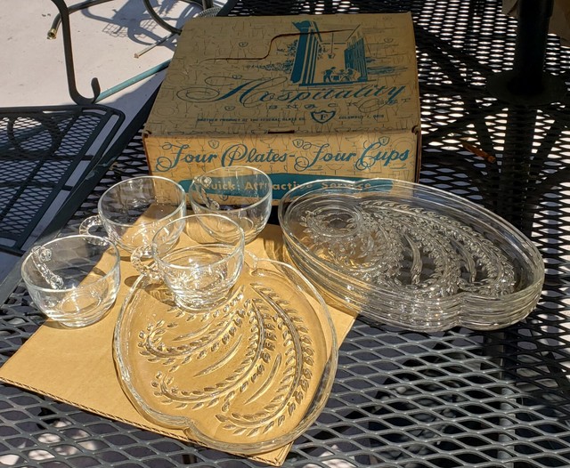 VINTAGE 1950'S FEDERAL GLASS CO HOSPITALITY GLASS SNACK SET OF 4 IN