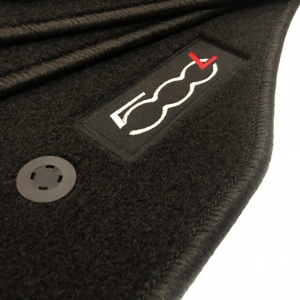 Tapis FIAT 500L avec logo brodé et envers antidérapant étanche