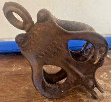Loudens Cast Iron Wood Barn Pulley Bracket 131
