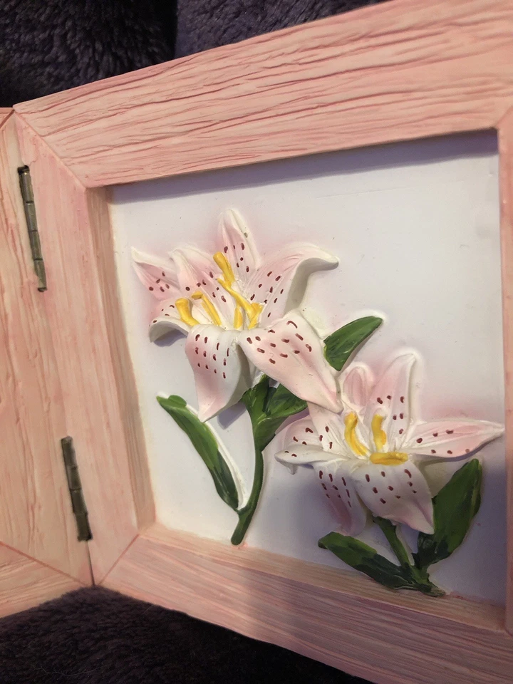 Tradewind Bay Botanicals Folding Frames 3D Flowers, Set Of 2, Size 4.5”x4.5” - Image 3 of 4