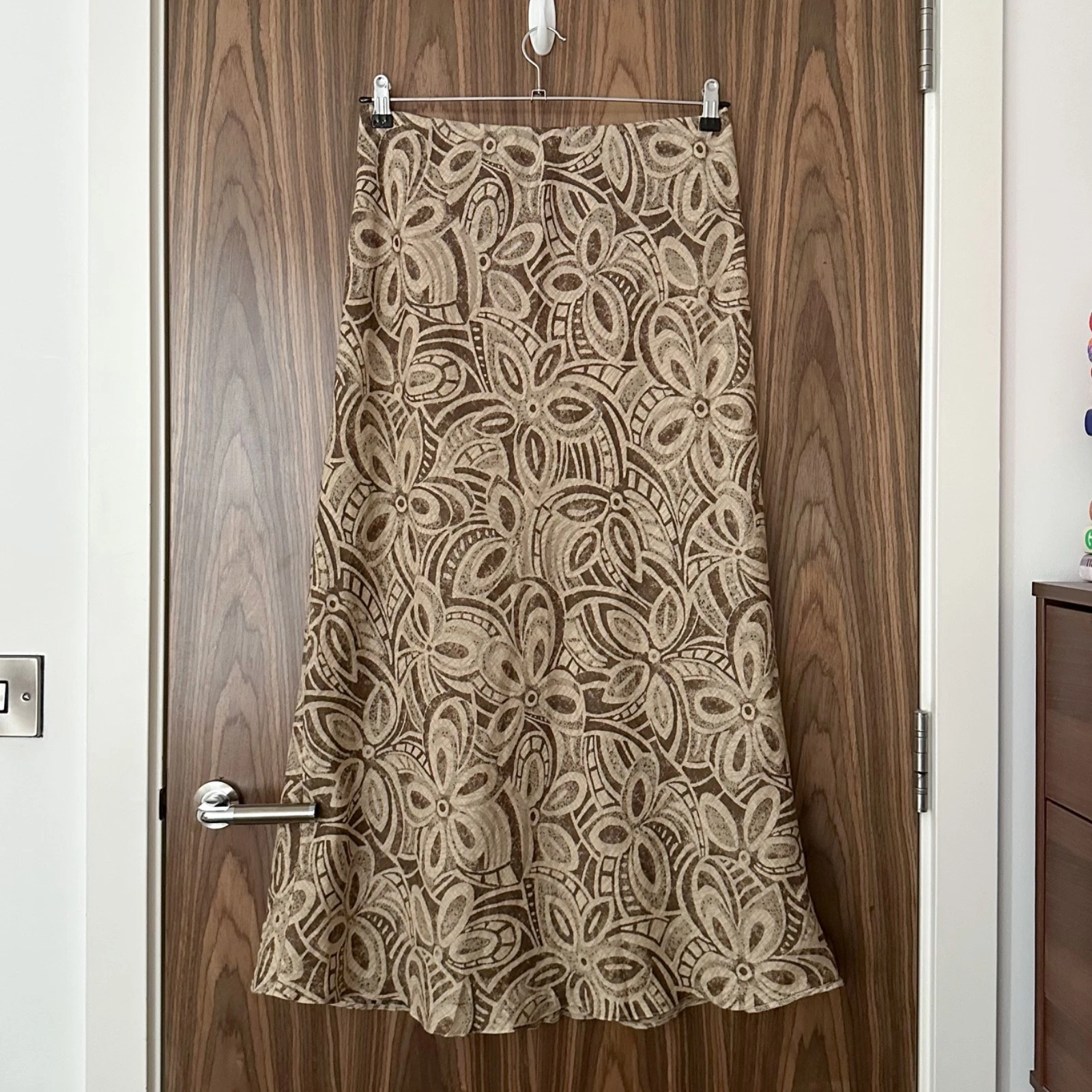 Country Casuals Beige Brown Floral 100% Linen Midi Skirt UK 14
Opens in a new window or tab