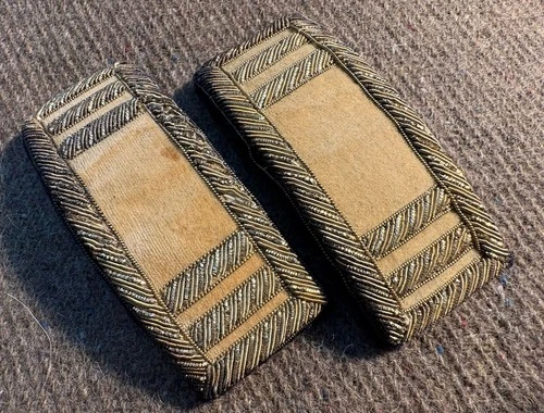 Vintage US Cavalry Officer Shoulder Straps / Boards ~ Velvet Backing ~ Captain