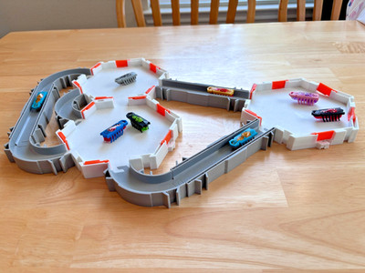 Hex Bugs Track with 8 Bugs with New Batteries