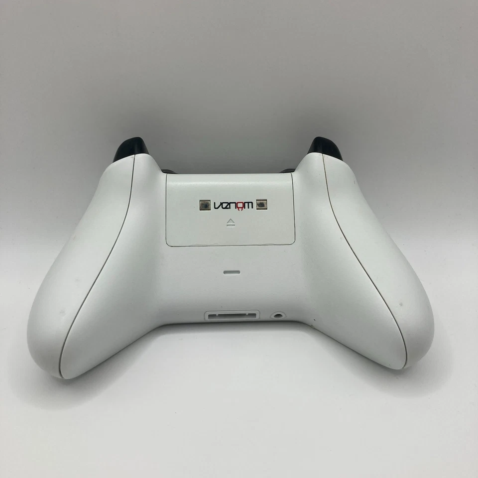 Controller XBOX ONE Microsoft bianco usato FUNZIONANTE con carica esterna - Immagine 2 di 4