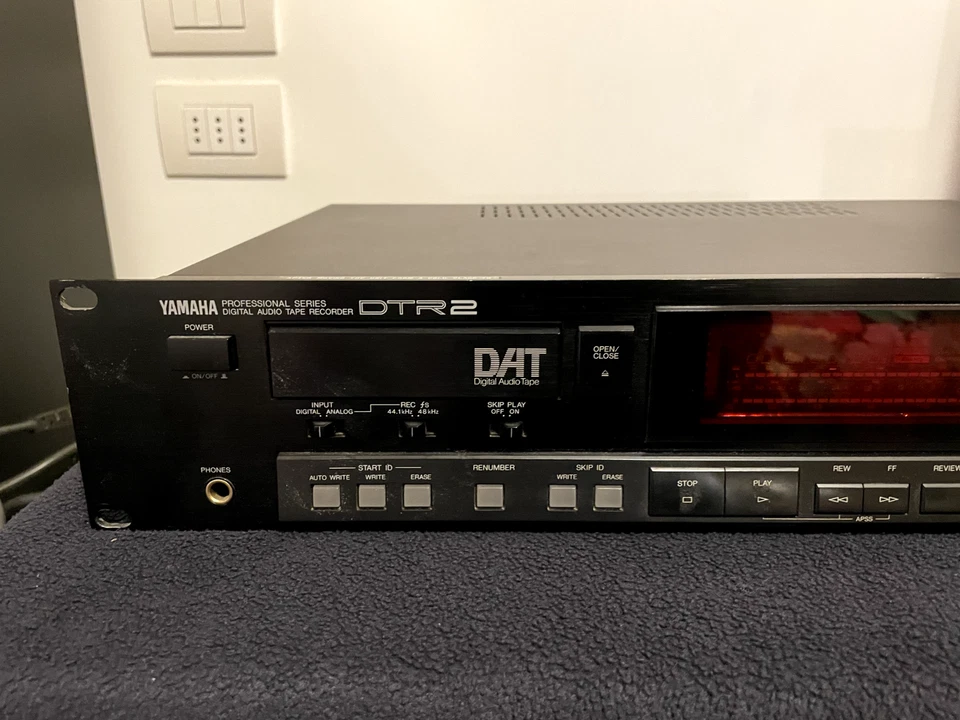 Yamaha DTR2 Professional DAT Recorder - (please read the description)