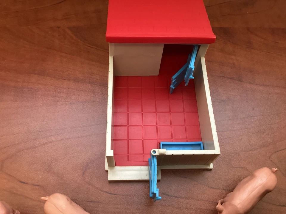 Vintage Britains 1:32 Farm Animals Made in England Pigs w/ Pigsty Out Building - Image 3 of 3