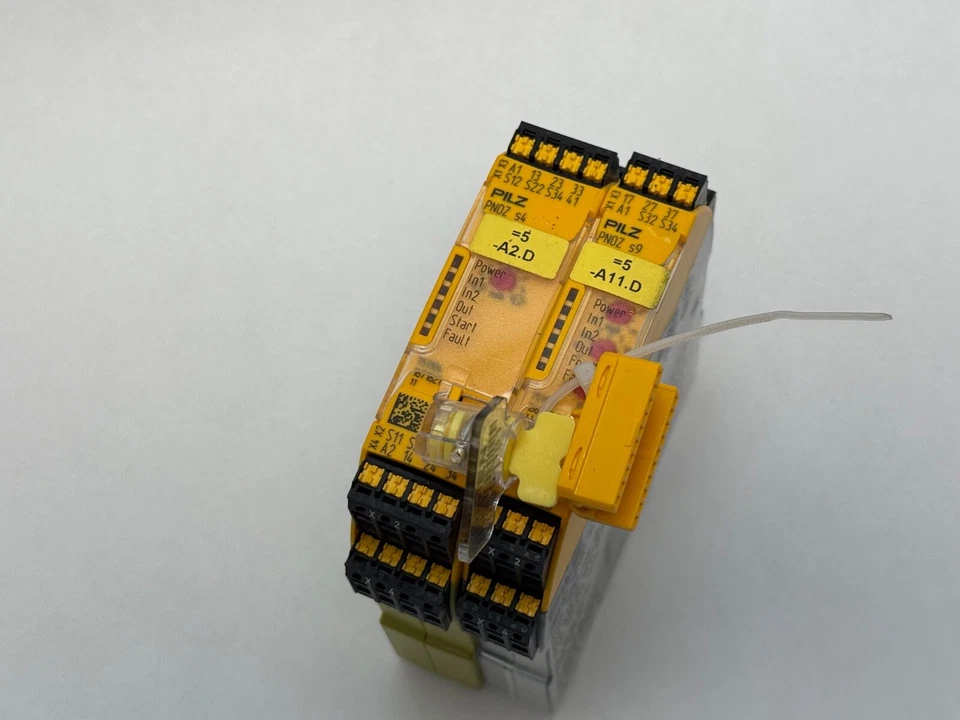 Pilz PNOZ-S9 PNOZ-S4 Safety Relay Set Pilz 150109 751104 PNOZ S9 & PNOZ S4 - Image 2 of 4