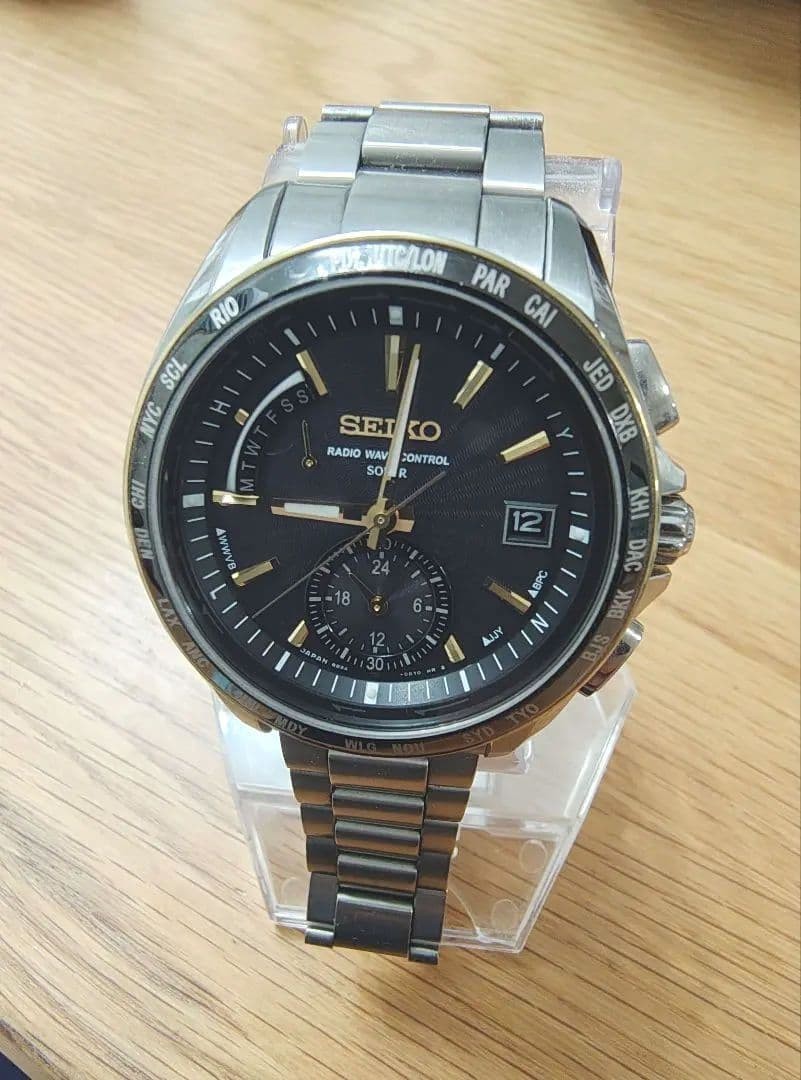 Near Mint SEIKO Brightz SAGA160 8B54-0BB0 Titanium Solar Radio Gold Sapphire image 2