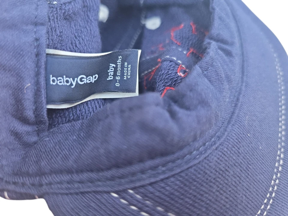 Gorra de béisbol Baby Gap 0-6 meses "Free Hugs" roja y azul Foto 3 de 4