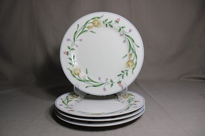 4 Casa Mia Alloro 10 1/2'' Dinner Plates In A Floral Pattern