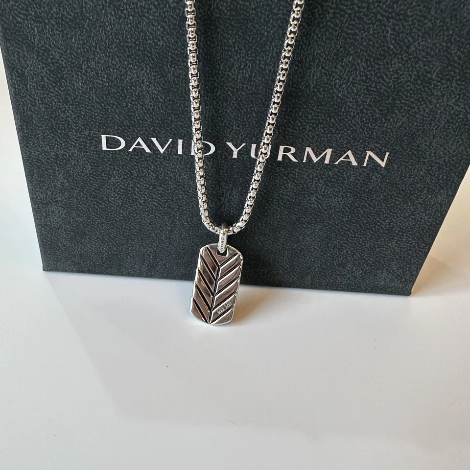 Collar David Yurman 35mm Chevron Etiqueta de Perro Plata de Ley 925 con Zafiro Foto 3 de 4