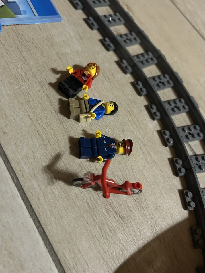 LEGO City 60051 High-Speed Passenger Train, foto 3 di 5